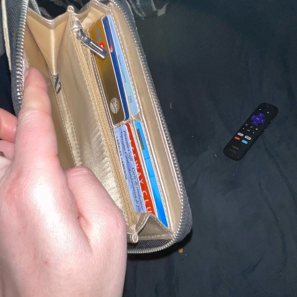 2/$50 guess wallet used once like new condition - Picture 3 of 3